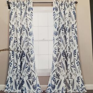 HALF MOON DEVONIA ALLOVER TWO PANELS. ROOM DARK. CURTAINS NOISE REDUC. 52X84 NWT